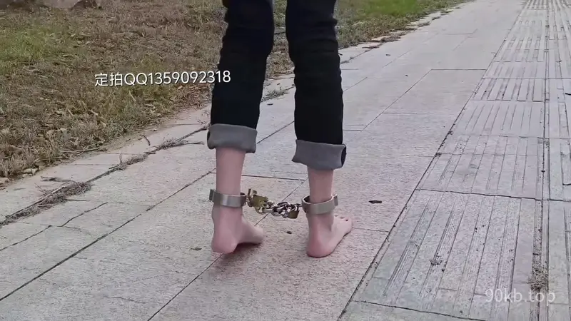 高冷女神反差被欺负-指压板 脚底写字 挠痒羞辱
